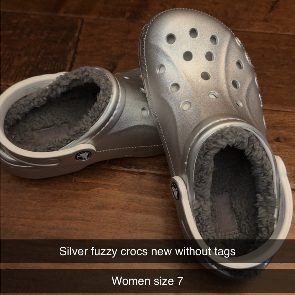 NWOT Crocs Women Size 7